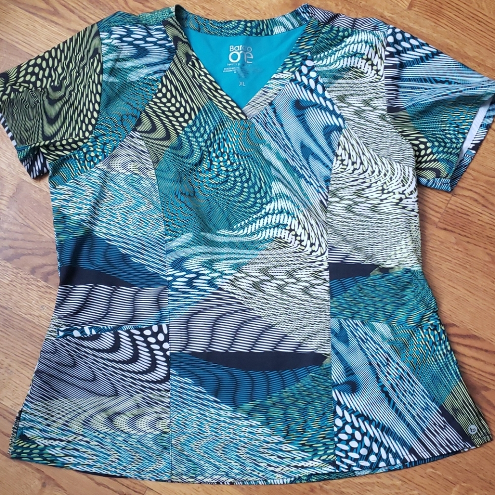 Barco scrub top